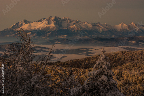 Obraz na płótnie Tatry widziane z Jaworzyny Krynickiej , Beskid Sądecki. w salonie