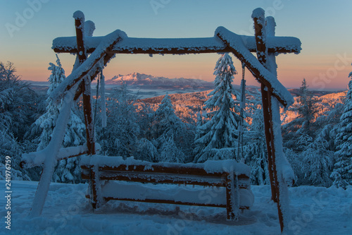 Fototapeta Naklejka Na Ścianę i Meble -  Tatry widziane z Jaworzyny Krynickiej , Beskid Sądecki.