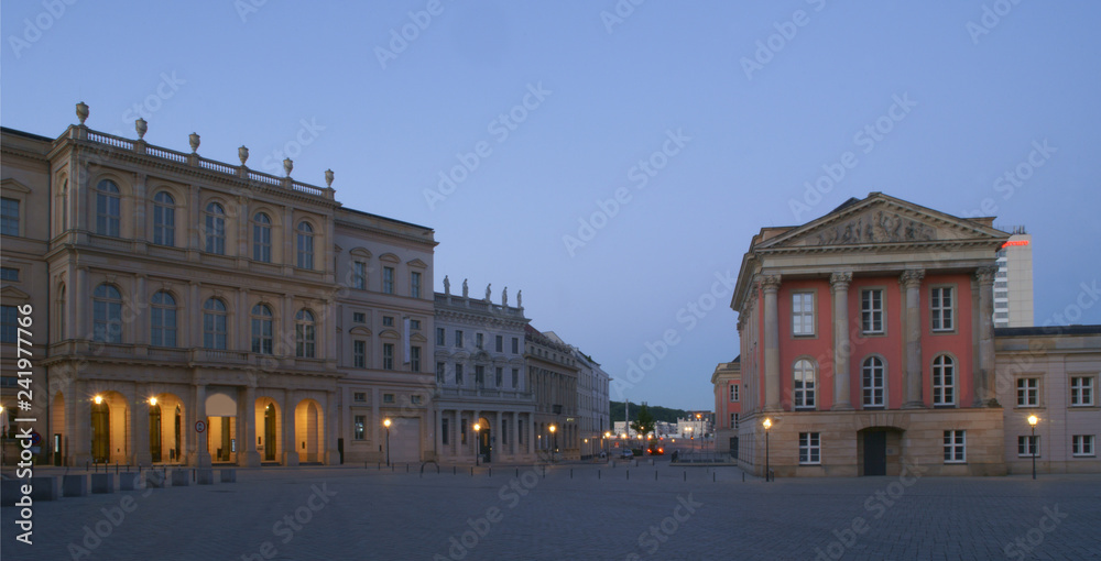 Alter Markt Potsdam - Humboldstraße mit Landtag