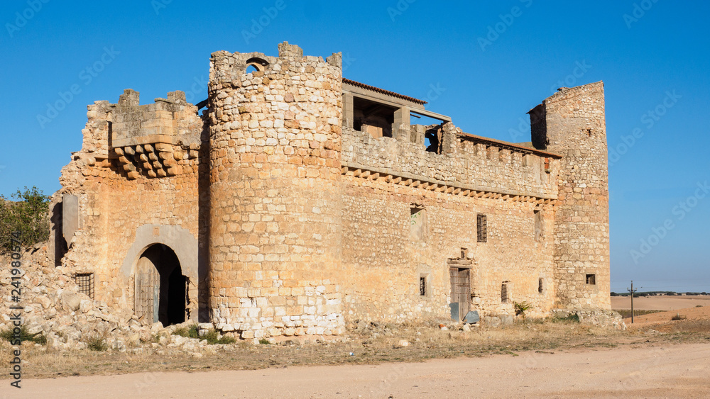 Castillo en ruinas encontrado durante la realización del camino de Santiago