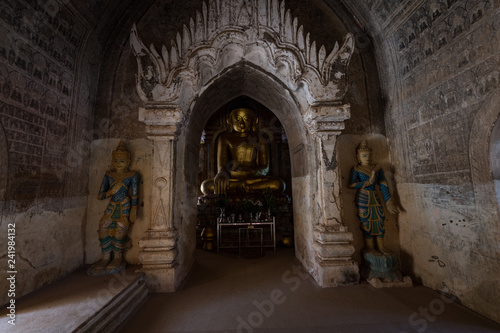 The entrance to the Le-myet-hna Hpaya temple, Bagan. Myanmar
