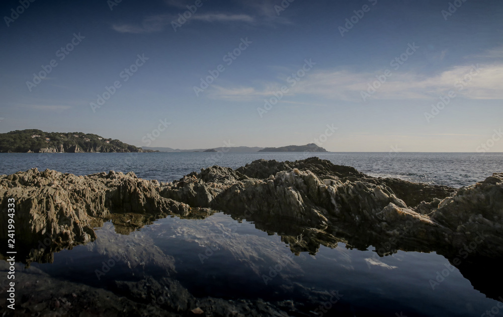 ciel bleu et réflections dans la mer ciel bleu et réflections dans la mer