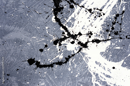 Cuadro en lienzo a spot of white and black spilled paint on a concrete textured surface