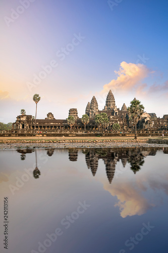 Angkor Wat and reflecting lake in sunset, Siem Reap, Cambodia © lukyeee_nuttawut