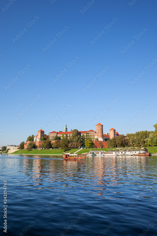 Obraz premium River View of the Wawel Castle in Krakow