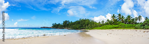 beautiful paradise beach at the police bay, seychelles 43 © Christian B.
