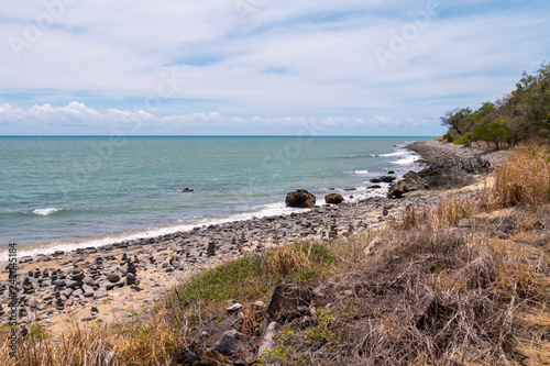 Strandabschnitt mit vielen Steinmännchen - The Gatz Balancing Rocks photo