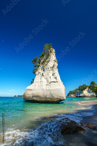 sandstone monolith,cathedral cove,coromandel peninsula,new zealand 7