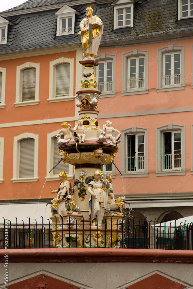 Obraz premium Petrusbrunnen in Trier