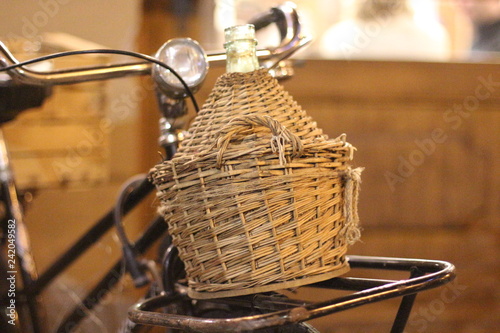 Foto damigiana in bici