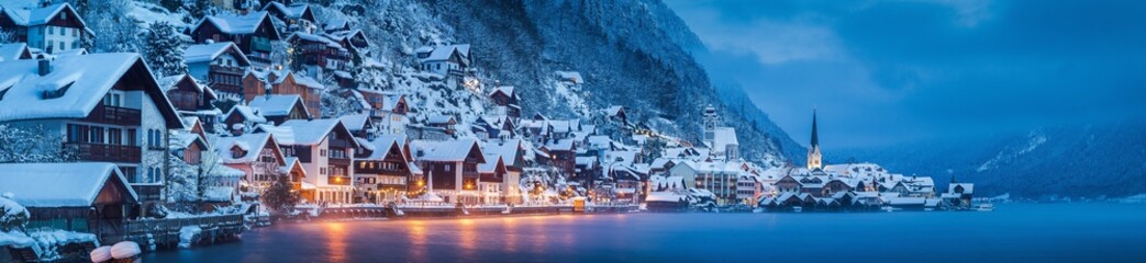 Fototapete Europa Hallstatt im Winter zur Dämmerung  © JFL Photography