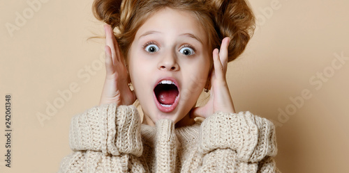 Photos suprised young caucasian girl isolated