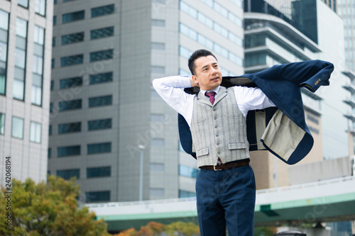 Wallpaper Mural ジャケットを着るビジネスマン Torontodigital.ca