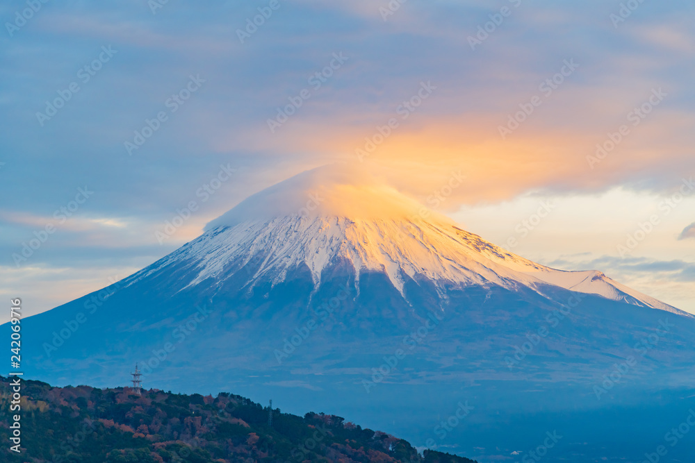朝焼けの富士山　日の出　早朝