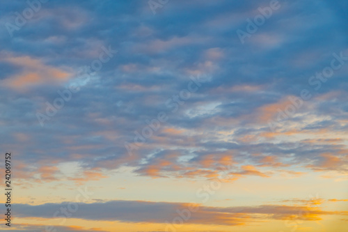 朝焼けの空と雲 © あんみつ姫