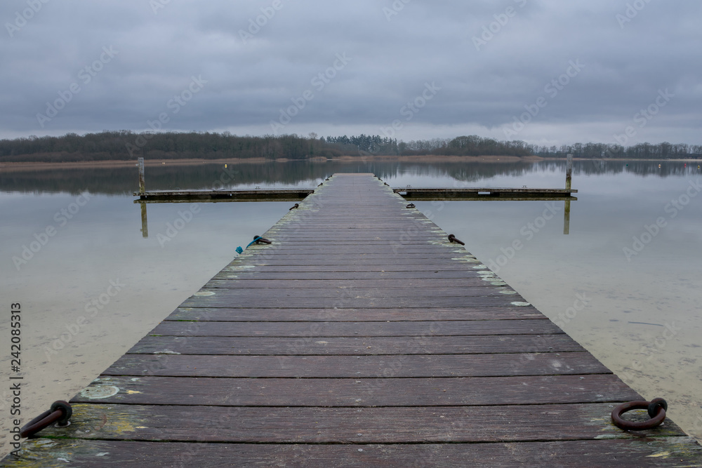 ponton de l'étang du puits