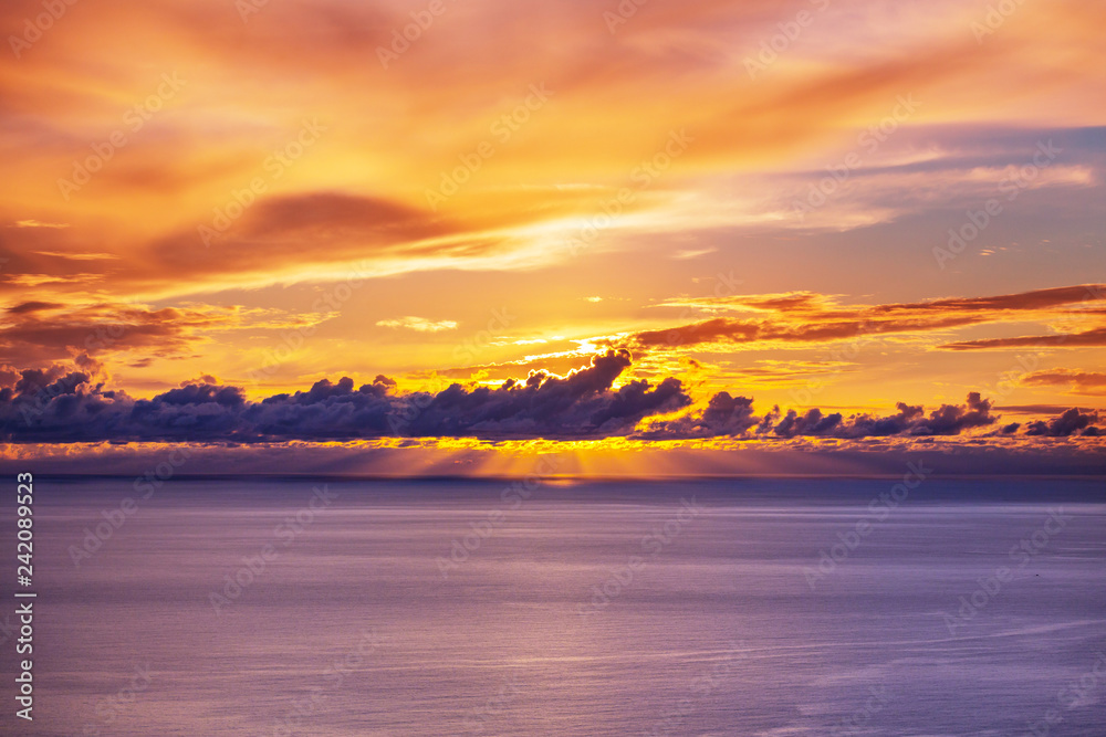 Obraz premium Zachód słońca nad morzem