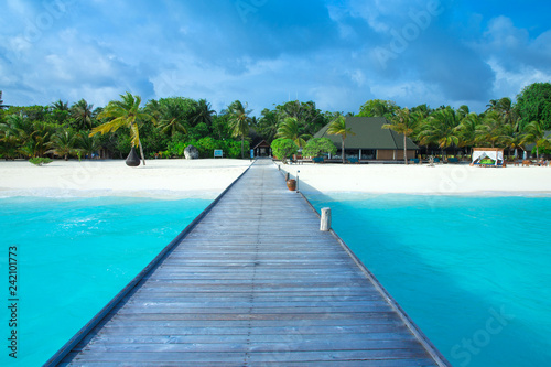 Maldives water bungalow on ocean water landscape © Pakhnyushchyy
