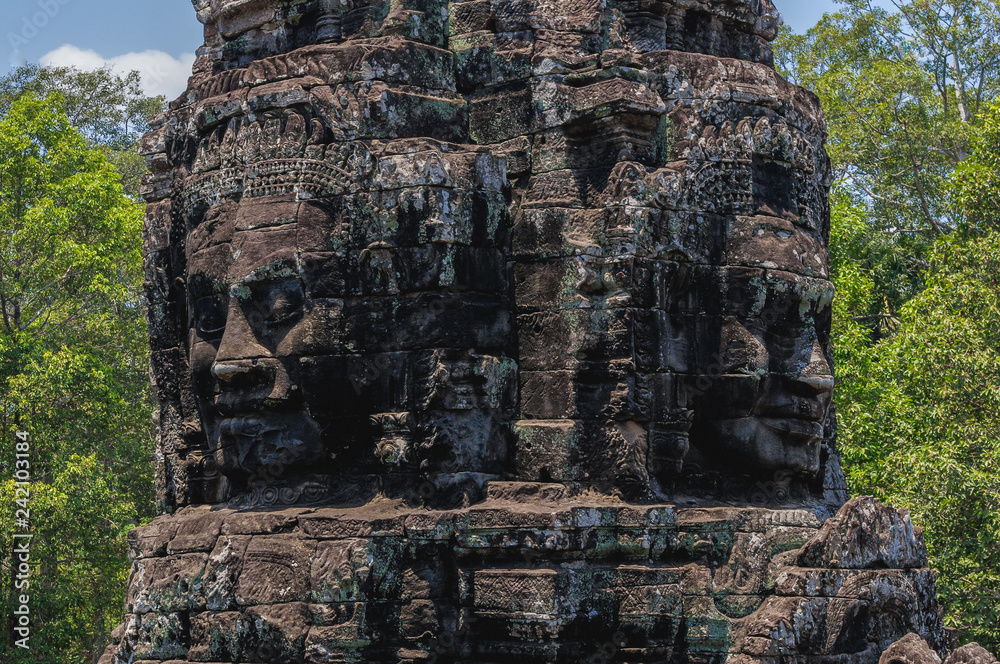 Fototapeta premium Anciente stone heads in Bayon temple in Angkor Wat, Cambodia.