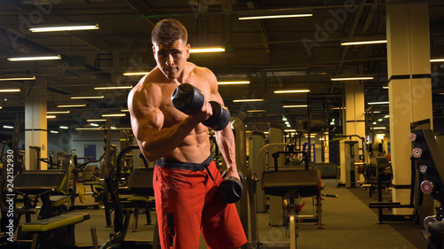 Man bodybulder doing exerciese on his biceps