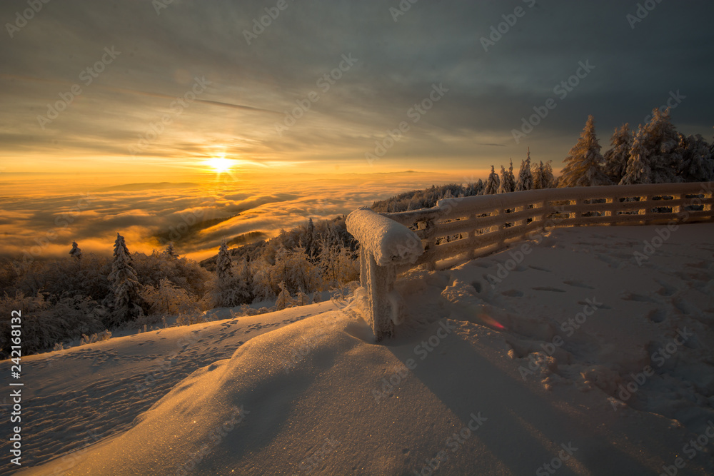 Wschód słońca na Jaworzynie Krynickiej ,Beskid Sądecki , małopolska.