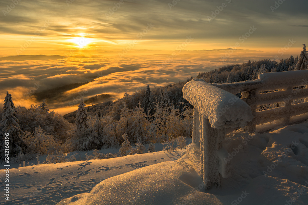 Wschód słońca na Jaworzynie Krynickiej ,Beskid Sądecki , małopolska.