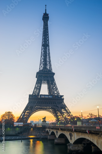 The Eiffel tower in Paris © Netfalls