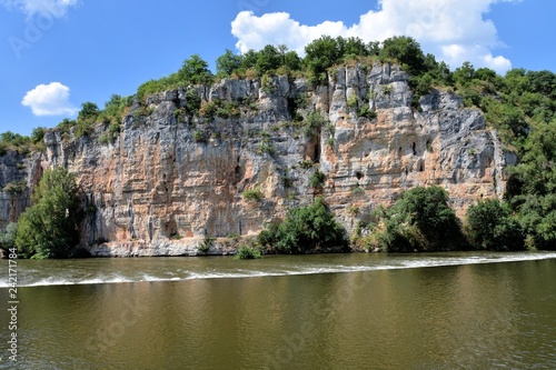 Le Lot et ses falaises près de Saint Cirq Lapopie