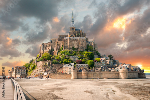 Fototapeta Panoramic view of famous Le Mont Saint Michel with sunset