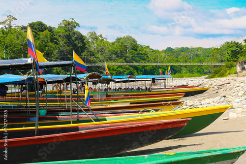 Wallpaper Mural CANOAS EN PUERTO RÍO NAPO Torontodigital.ca