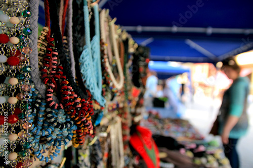 handcrafts on market stand © SERKAN