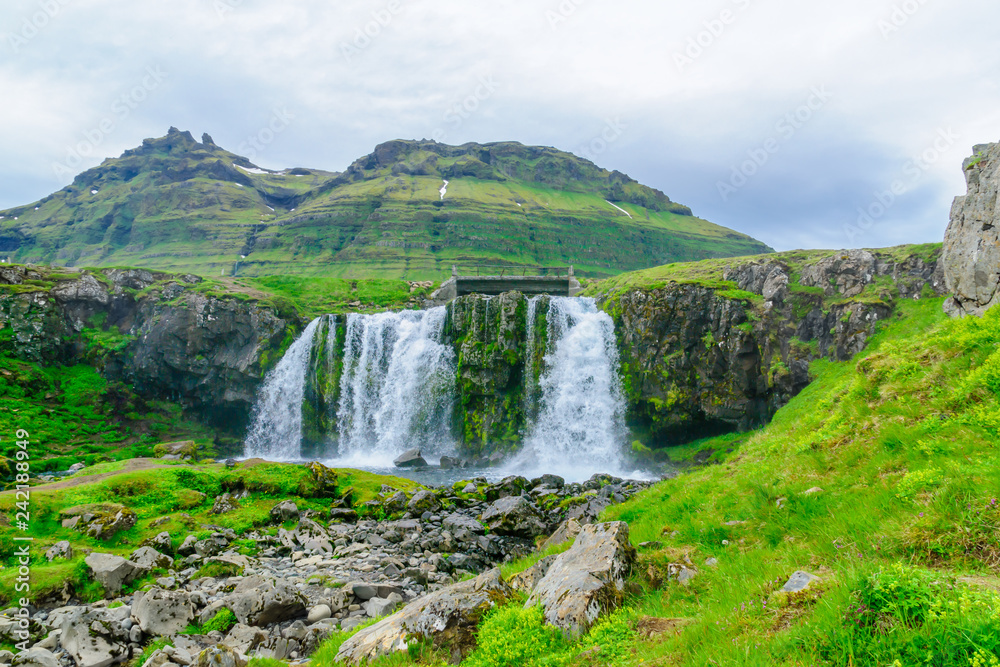 Fototapeta premium The Kirkjufellsfoss waterfalls