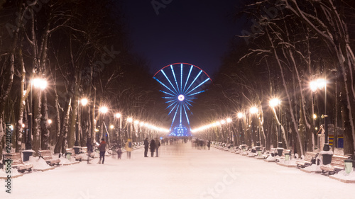 Fotografie evening in Kharkiv winter park and street lamp