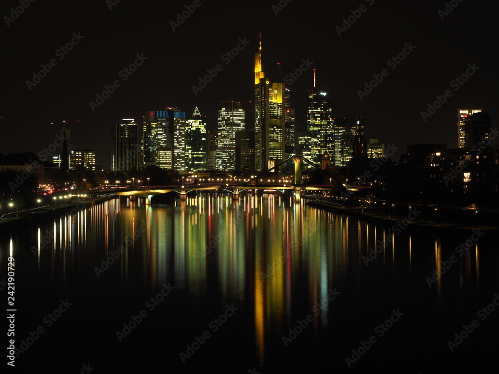 Frankfurt Skyline Nacht Spiegelung