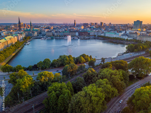 Binnenalster, Alster - Hamburg, Deutschland (Aerial) © Lars Meinel