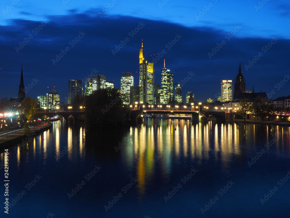 Frankfurt Skyline Abenddämmerung