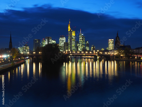 Frankfurt Skyline Abendd  mmerung