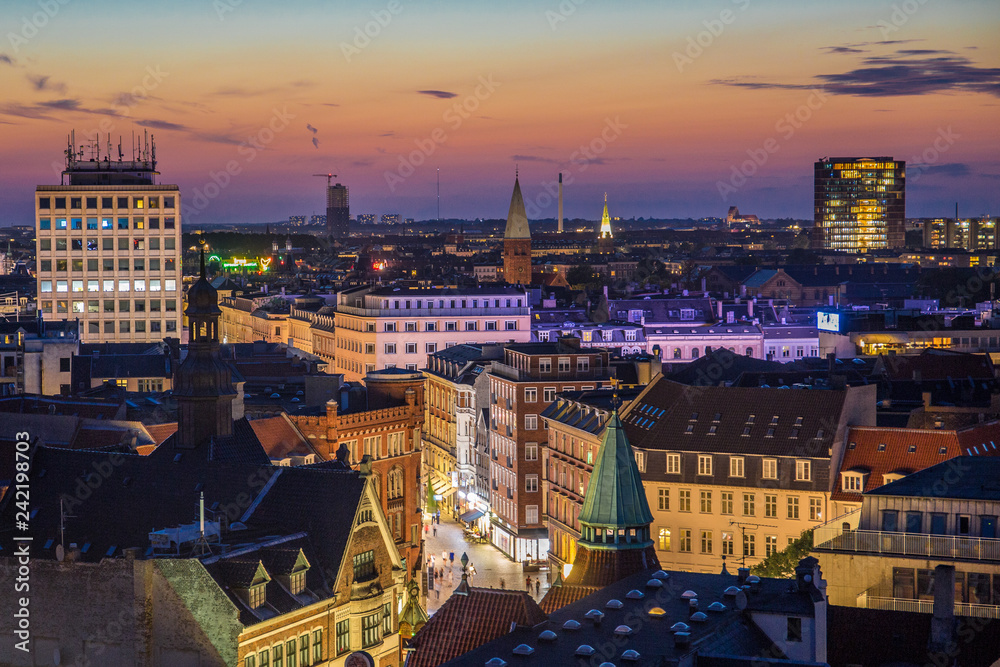 Obraz Abenddämmerung über der Stadt Kopenhagen im Sommer