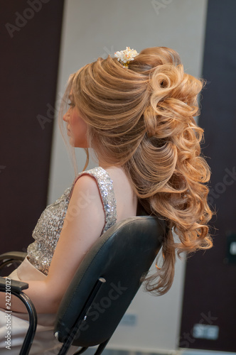 evening hairstyle on a model girl with long blond hair and in an evening white dress at a beauty marathon in Chelyabinsk, Hotel Redisson Blue, December 2, 2018