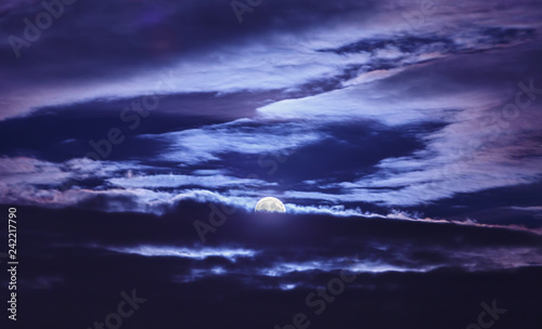Night view of cloudy sky with moon
