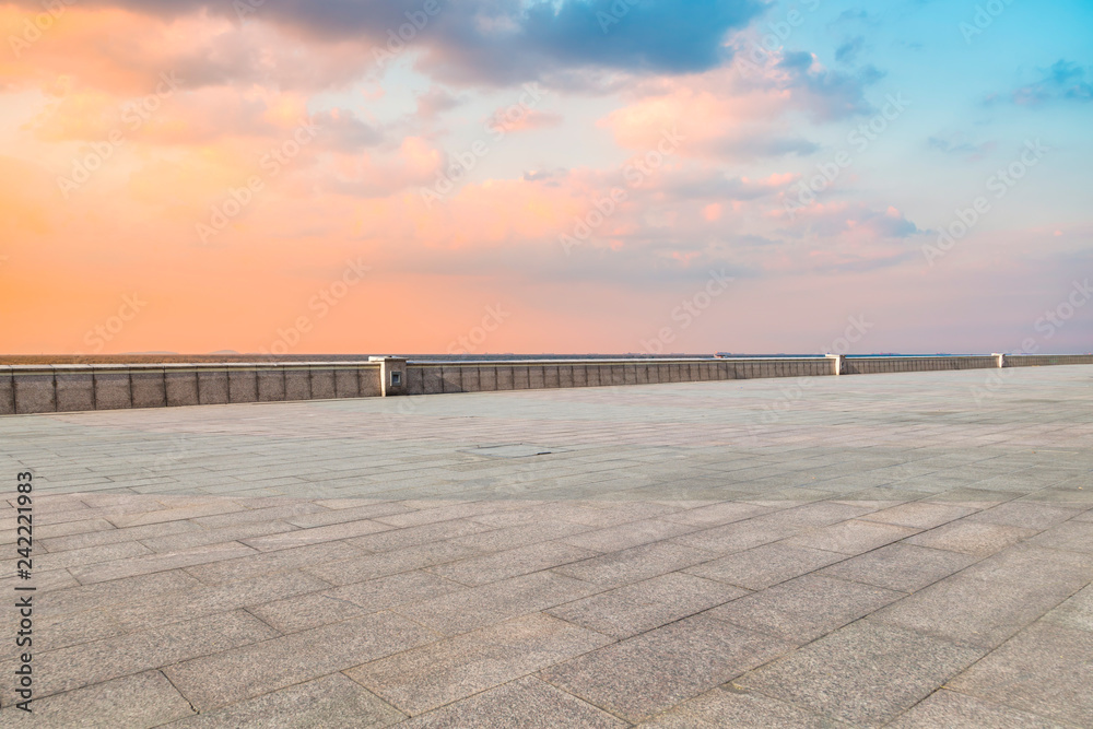 Obraz premium Empty Plaza Bricks and Sky Cloud Landscape..