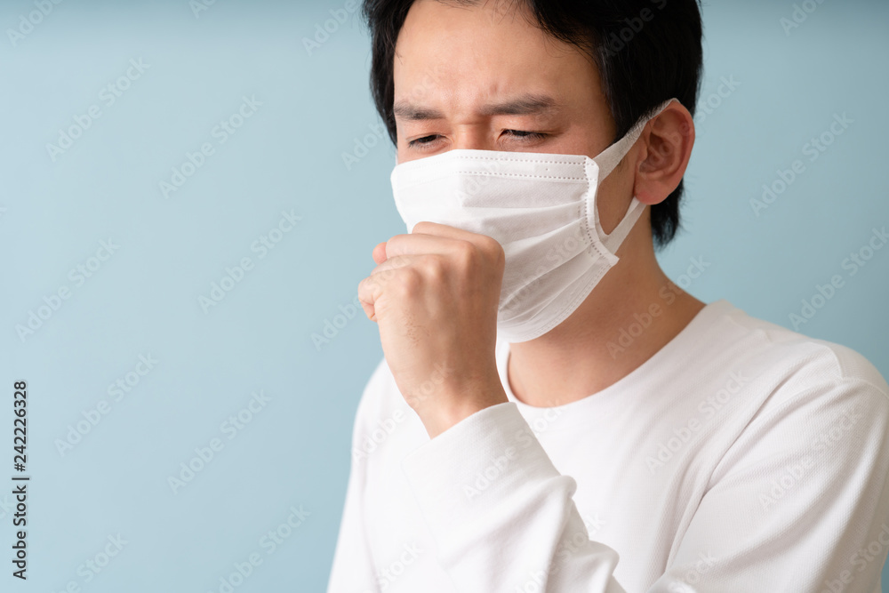 咳をする男性イメージ