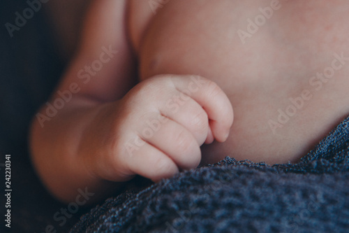 hand's of newborn baby close up on
