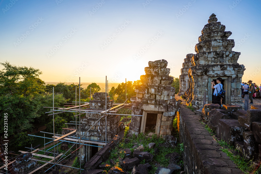 Naklejka premium sunset view point at Phnom Bakheng temple