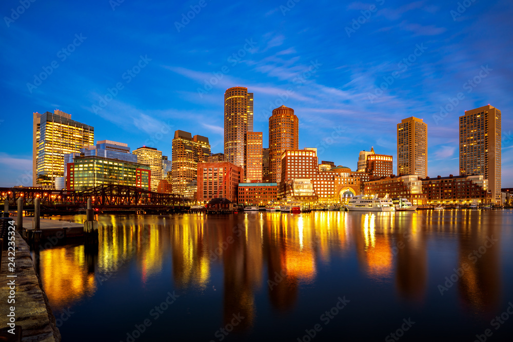 Naklejka premium Boston harbor with cityscape and skyline