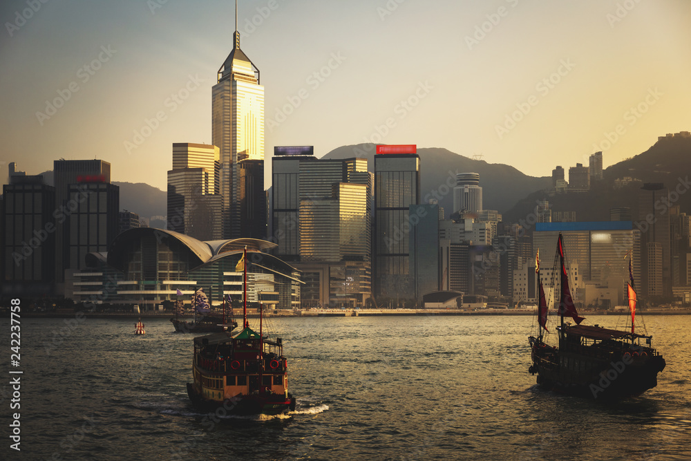 Fototapeta premium Hong Kong Victoria Harbour view with sunset