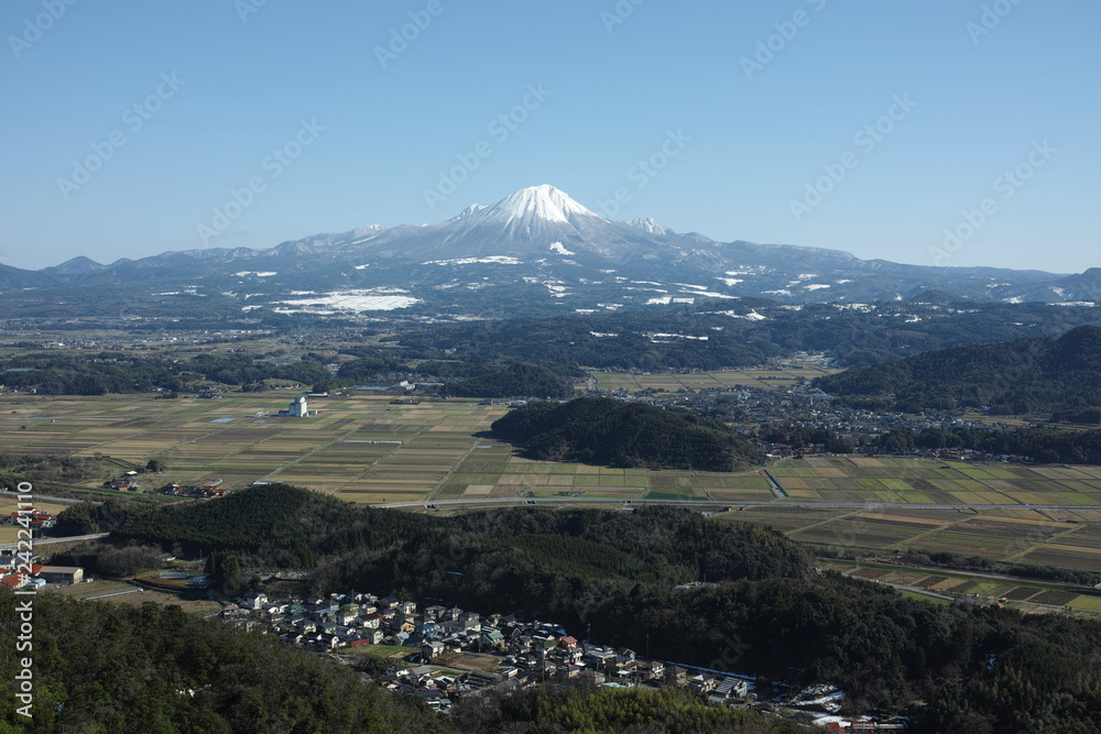 鳥取県南部町母塚山から見た冬の伯耆富士　大山