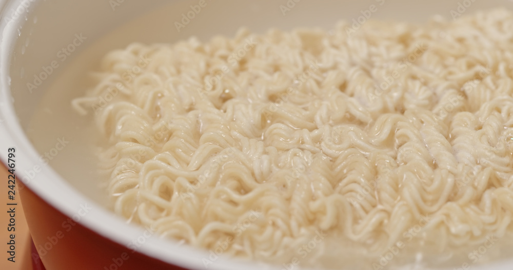 Cooking with instant noodles Cooking with instant noodles