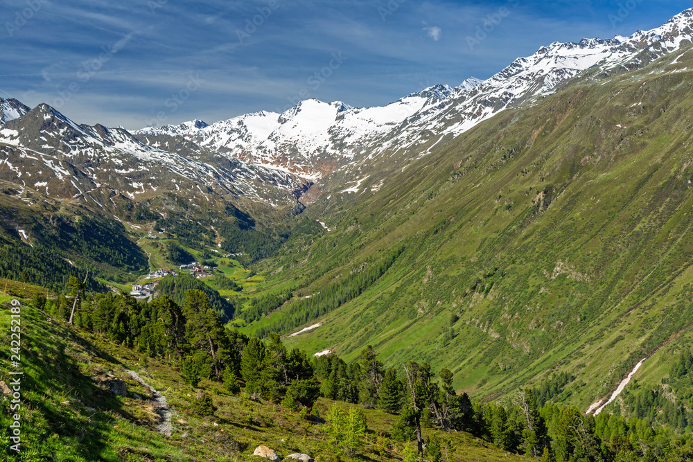 Blick vom Timmelsjoch ins Ötztal, Tirol, Österreich 