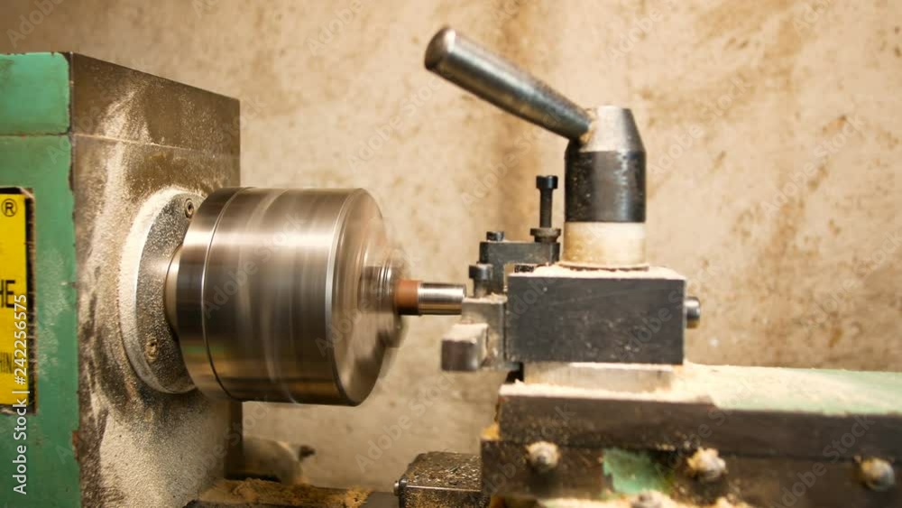 lathe to work metal, machinery to prepare pieces of mechanics and hobbies in a very precise way lathe to work metal, machinery to prepare pieces of mechanics and hobbies in a very precise way